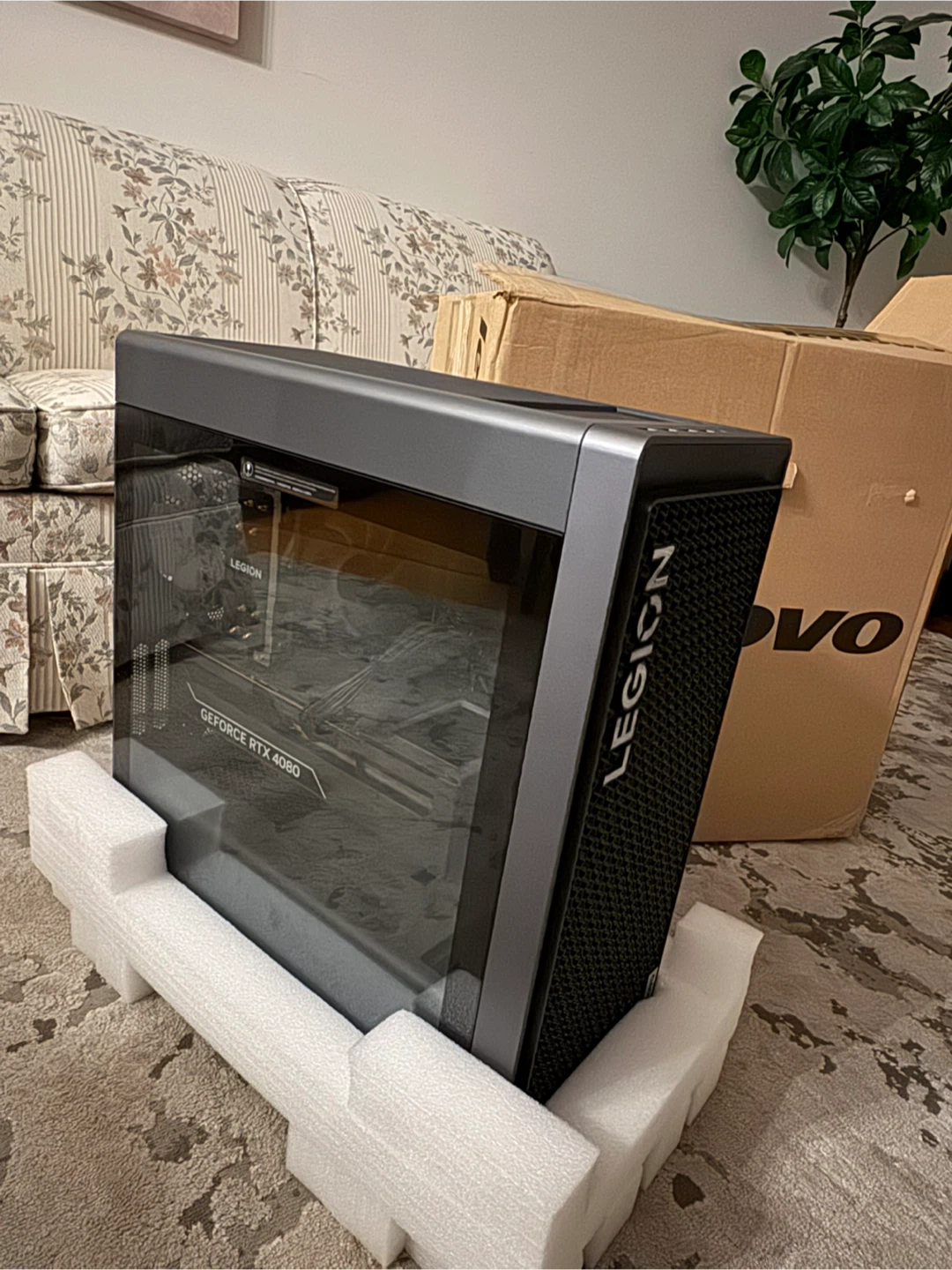 Legion Tower 7i Gen 8 Nvidia RTX 4080 8GB RAM 16 GB, 512 GB.