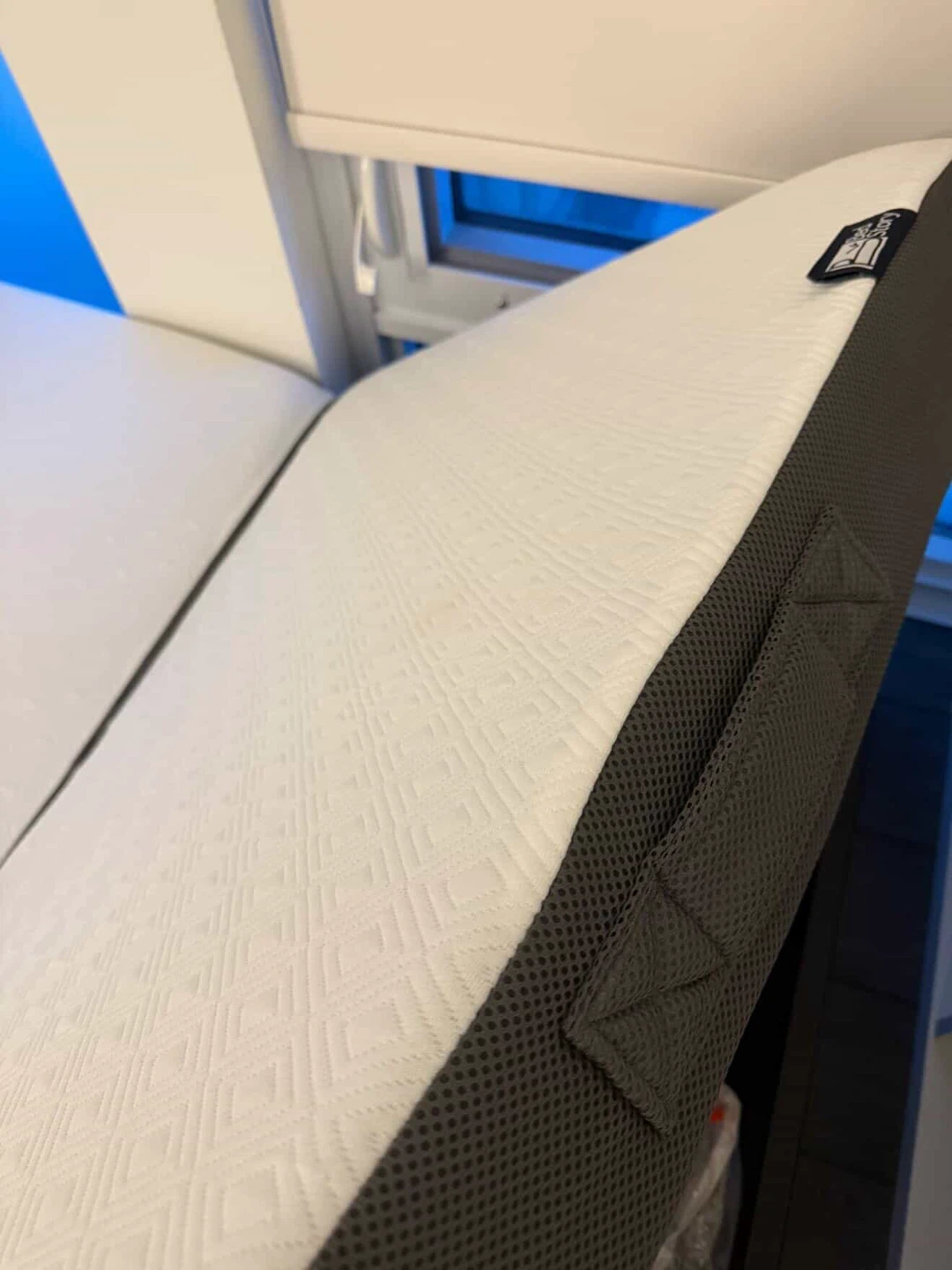 Bed frame + mattress - photo 2