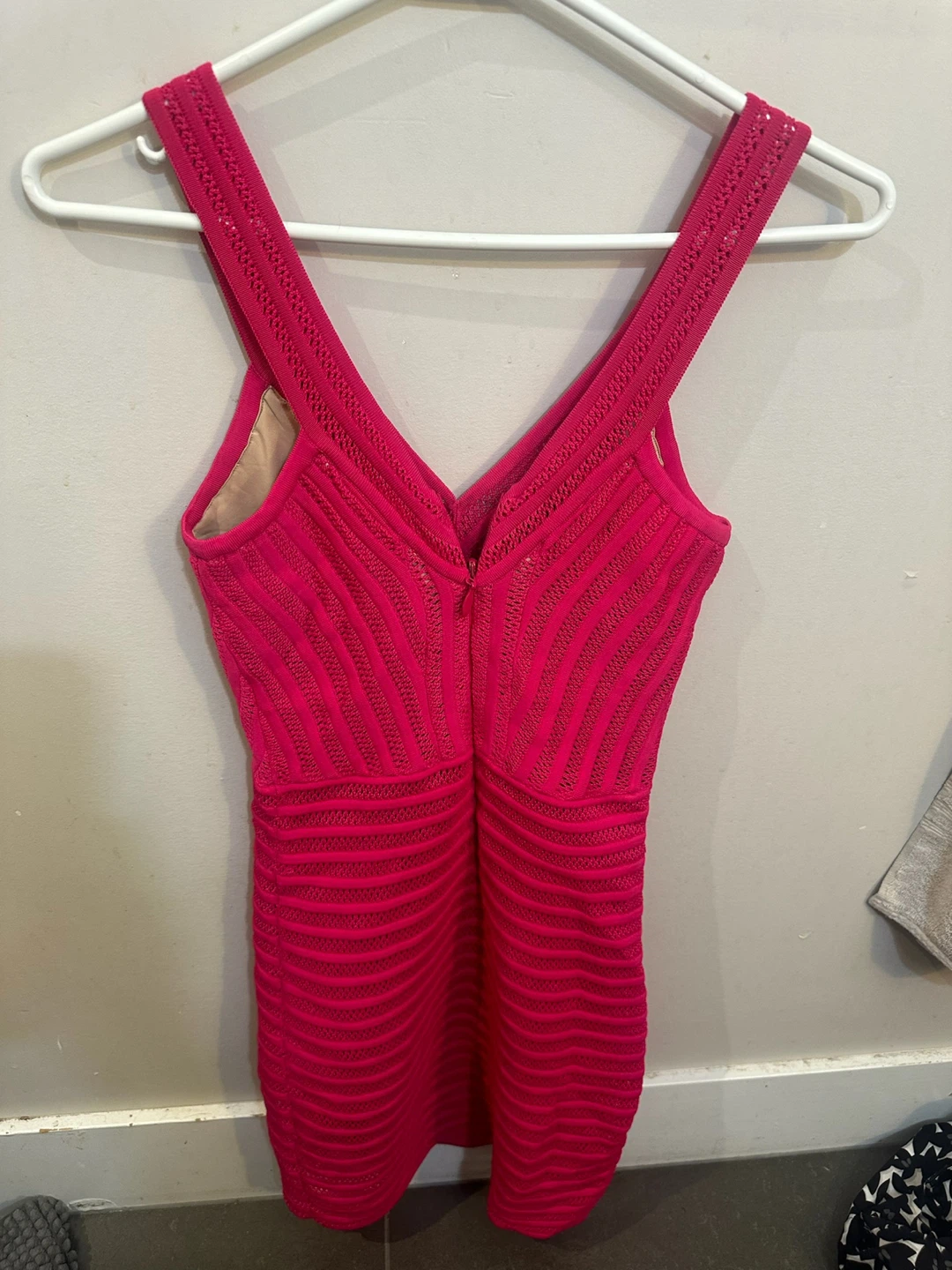 Bebe Pink Knit V-Neck Dress - XS/TP - photo 2