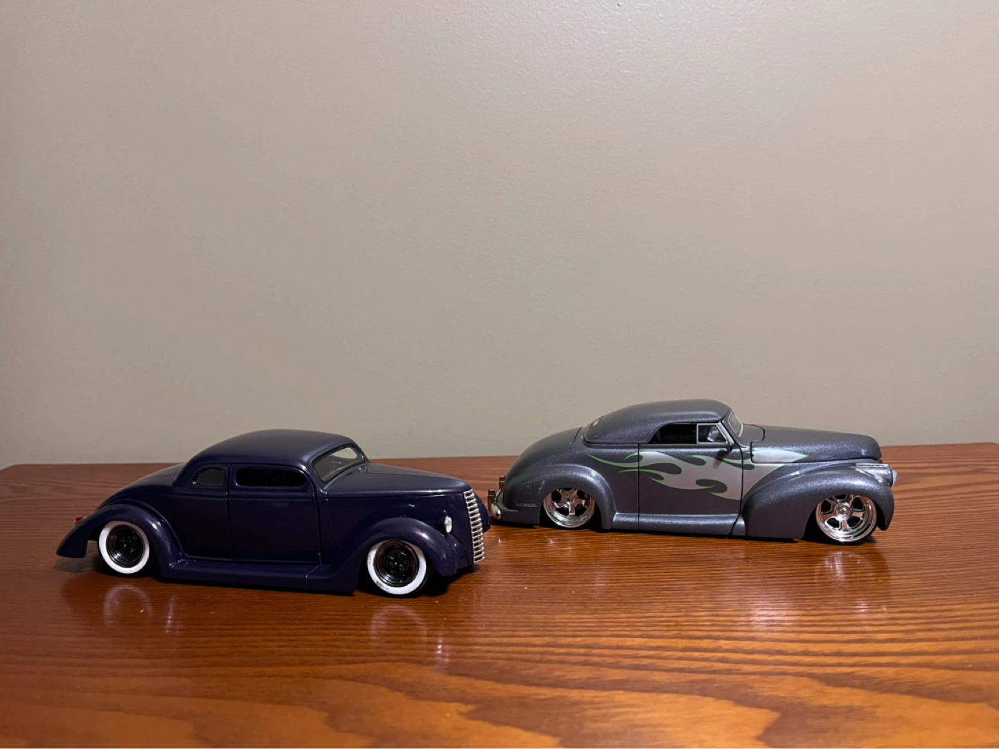 VINTAGE 1:24 SCALE DIECAST (Read description)