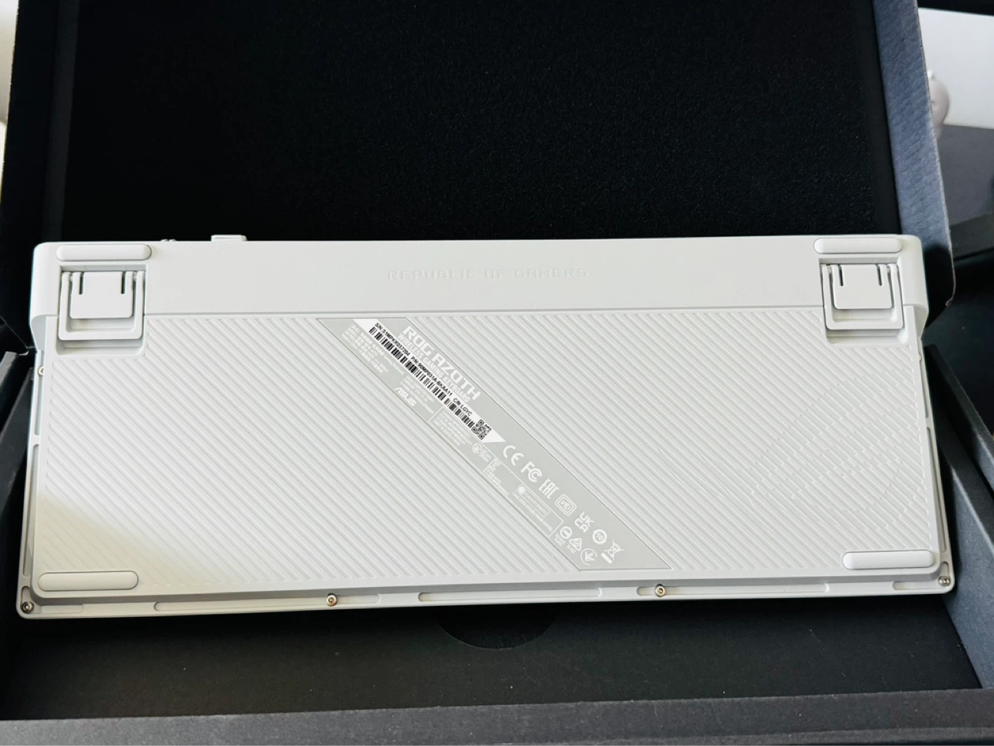 ASUS ROG Azoth Gaming Keyboard - photo 3