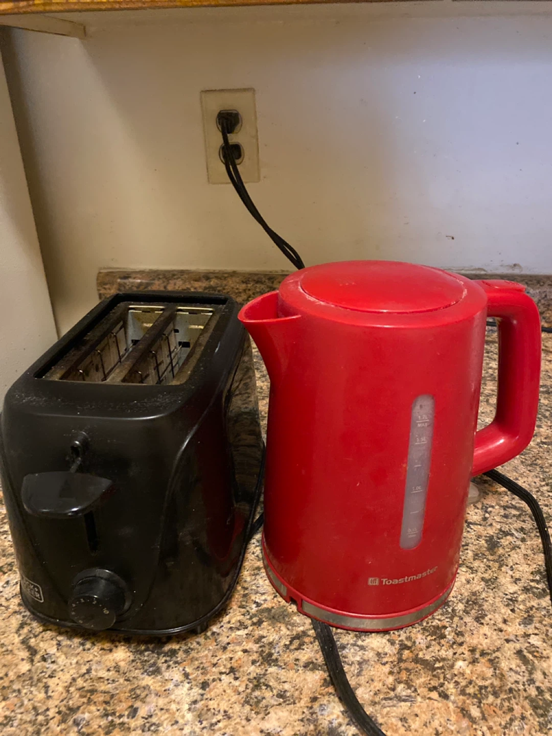 Black 2-Slice Toaster and Red Toastmaster Kettle - photo 2