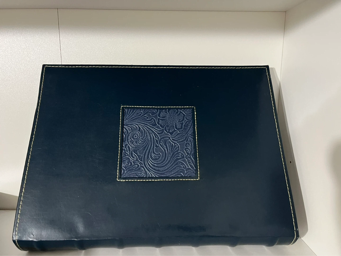 🌱 Blue Leather Photo Album with Embossed Design - photo 2