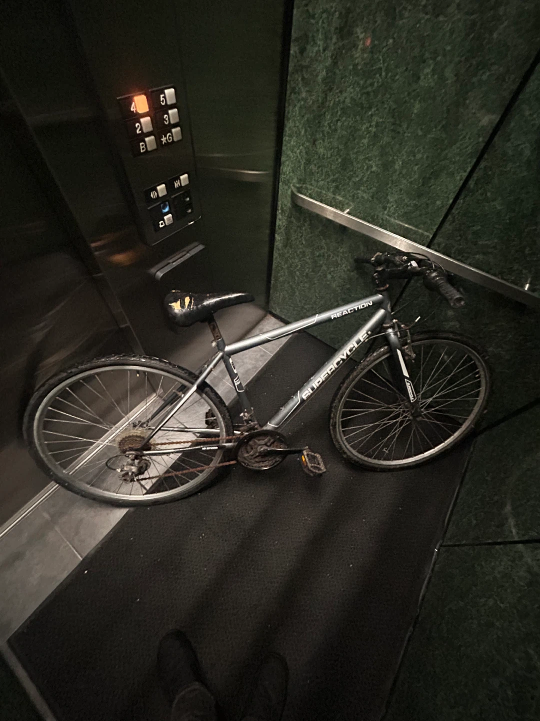 Damaged Supercycle Reaction 18-Speed Bicycle - photo 3