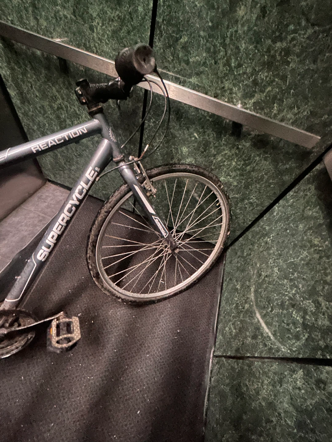 Damaged Supercycle Reaction 18-Speed Bicycle - photo 5