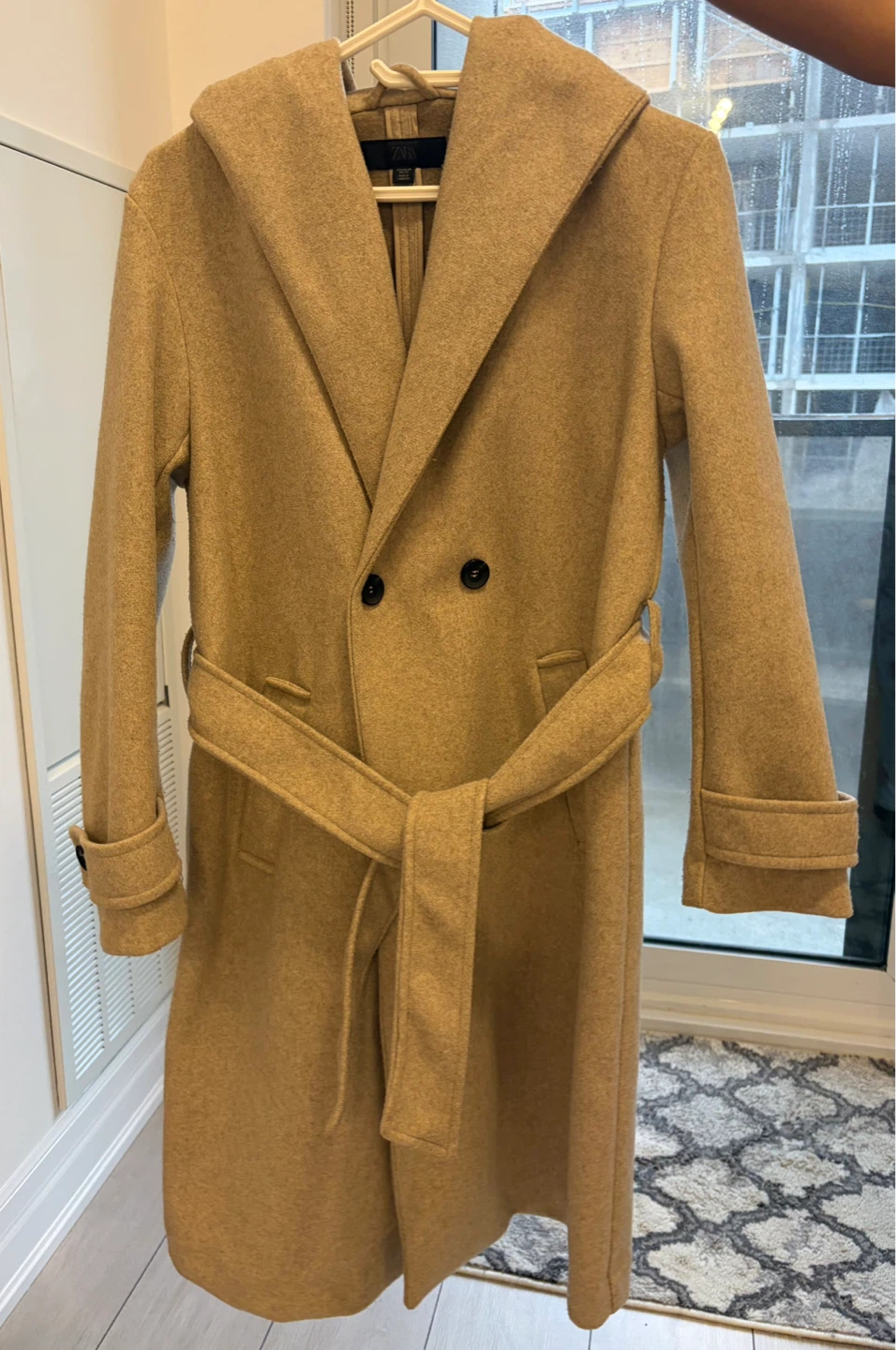 Zara Beige Coat - CAD 70
