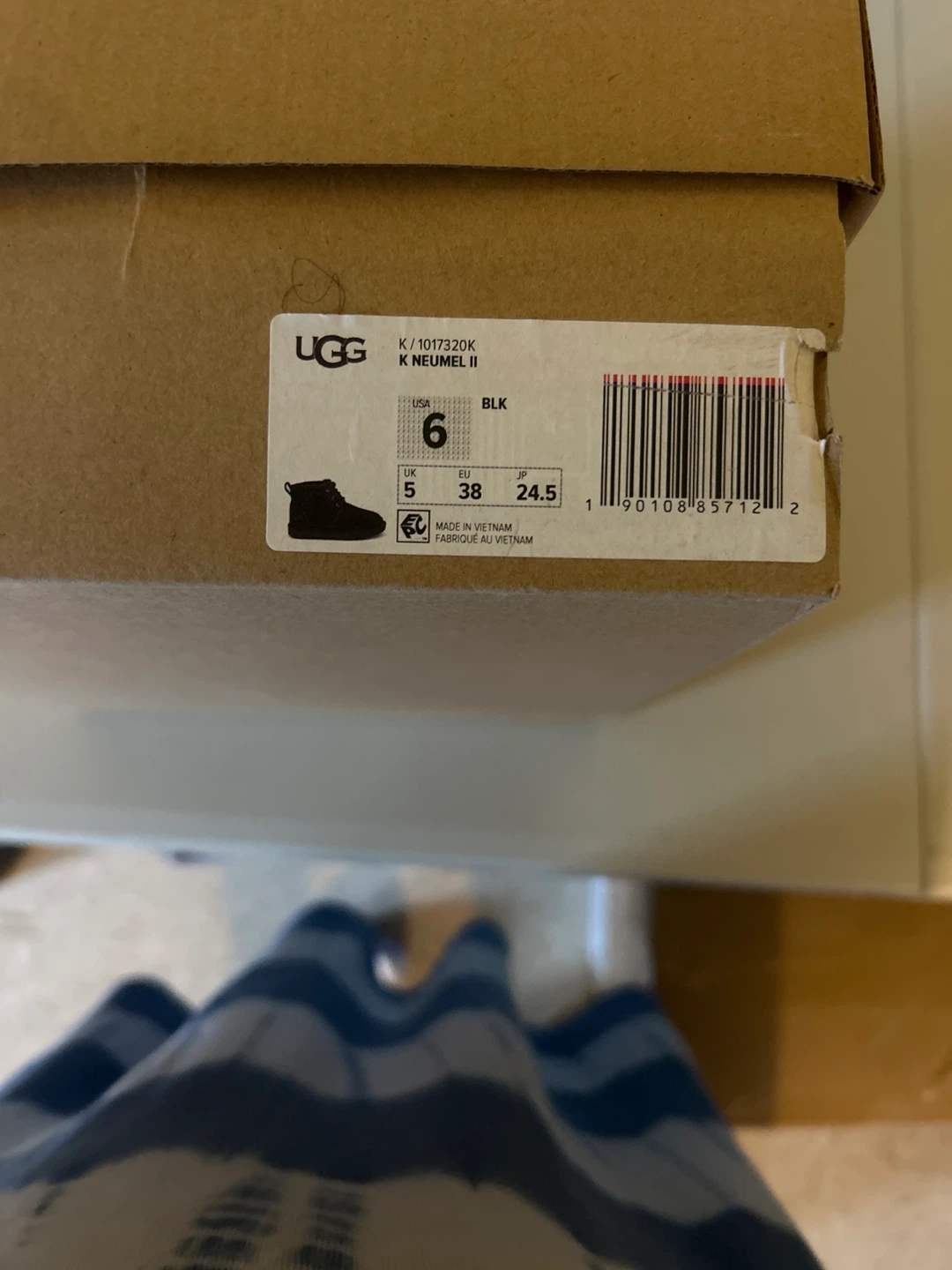 🌱 Ugg K Neumel II Boots Black Suede Lace-Up Size 6 Youth