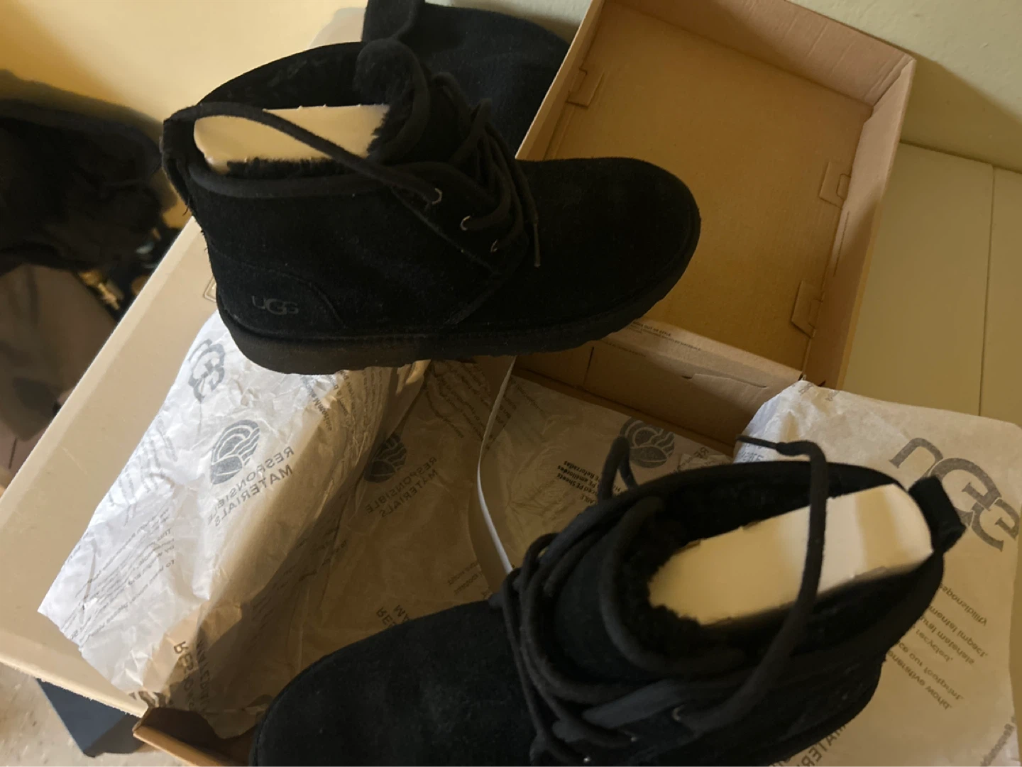 🌱 Ugg K Neumel II Boots Black Suede Lace-Up Size 6 Youth - photo 3