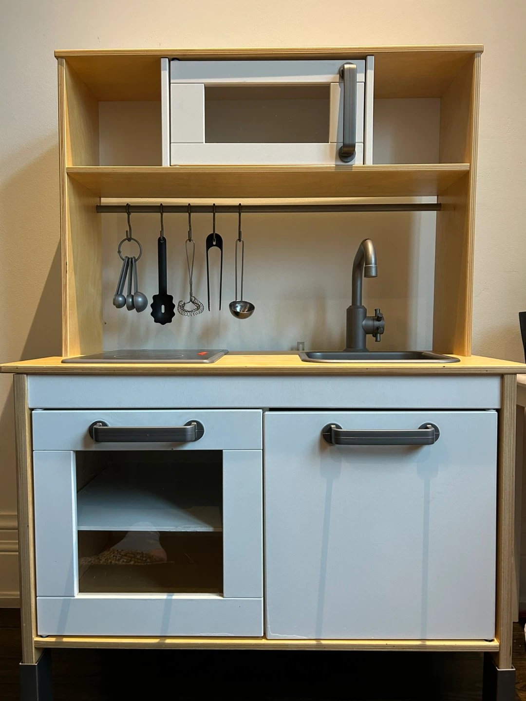 Play kitchen package (kitchen/cookware/food)