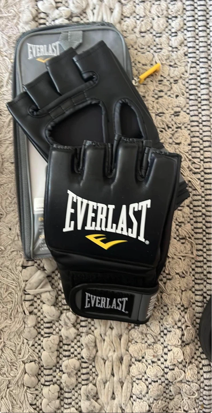 Everlast Fingerless MMA Gloves with Bag