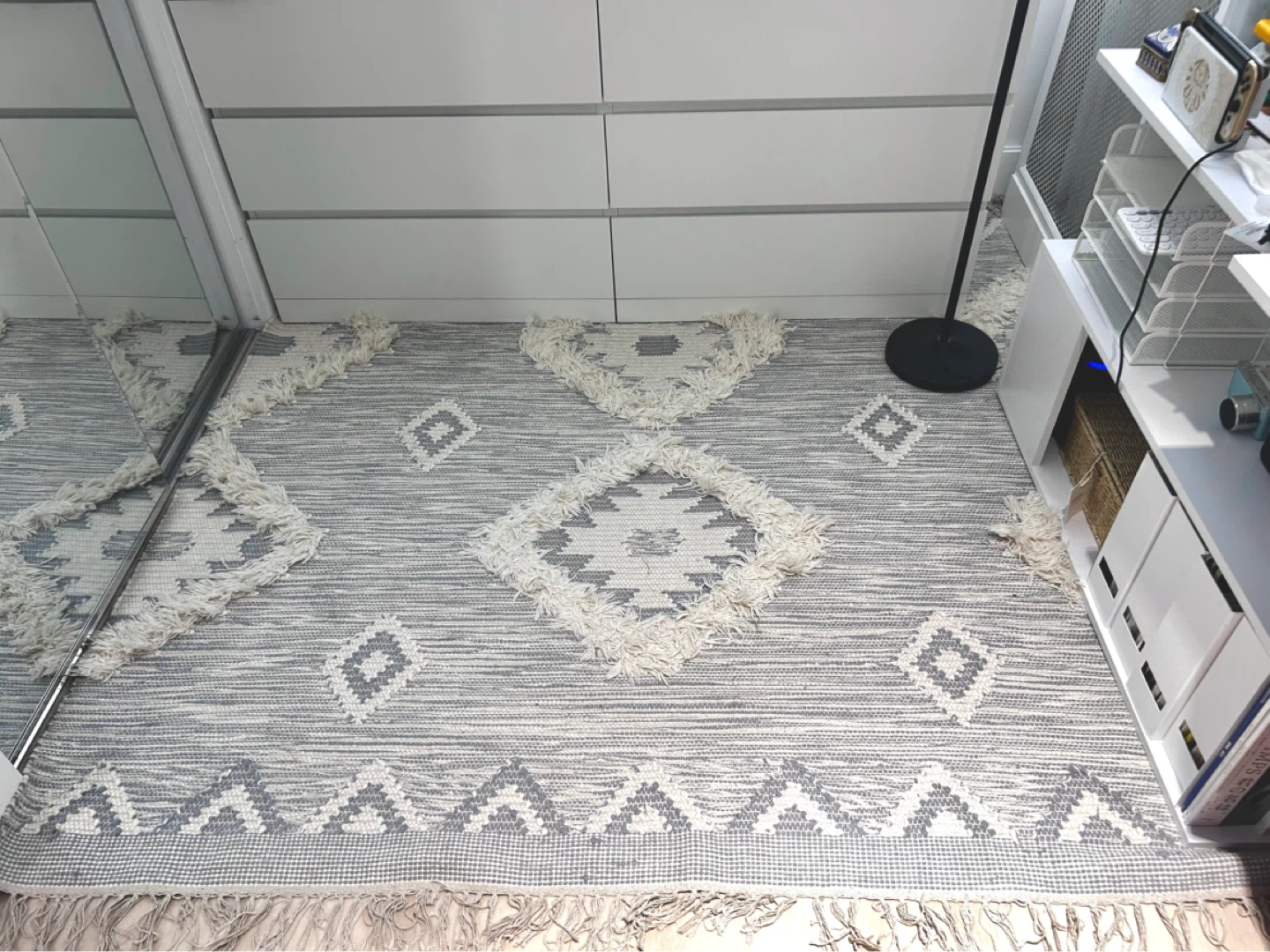 Handmade 6x6” area rug with premium non slip pad - photo 2