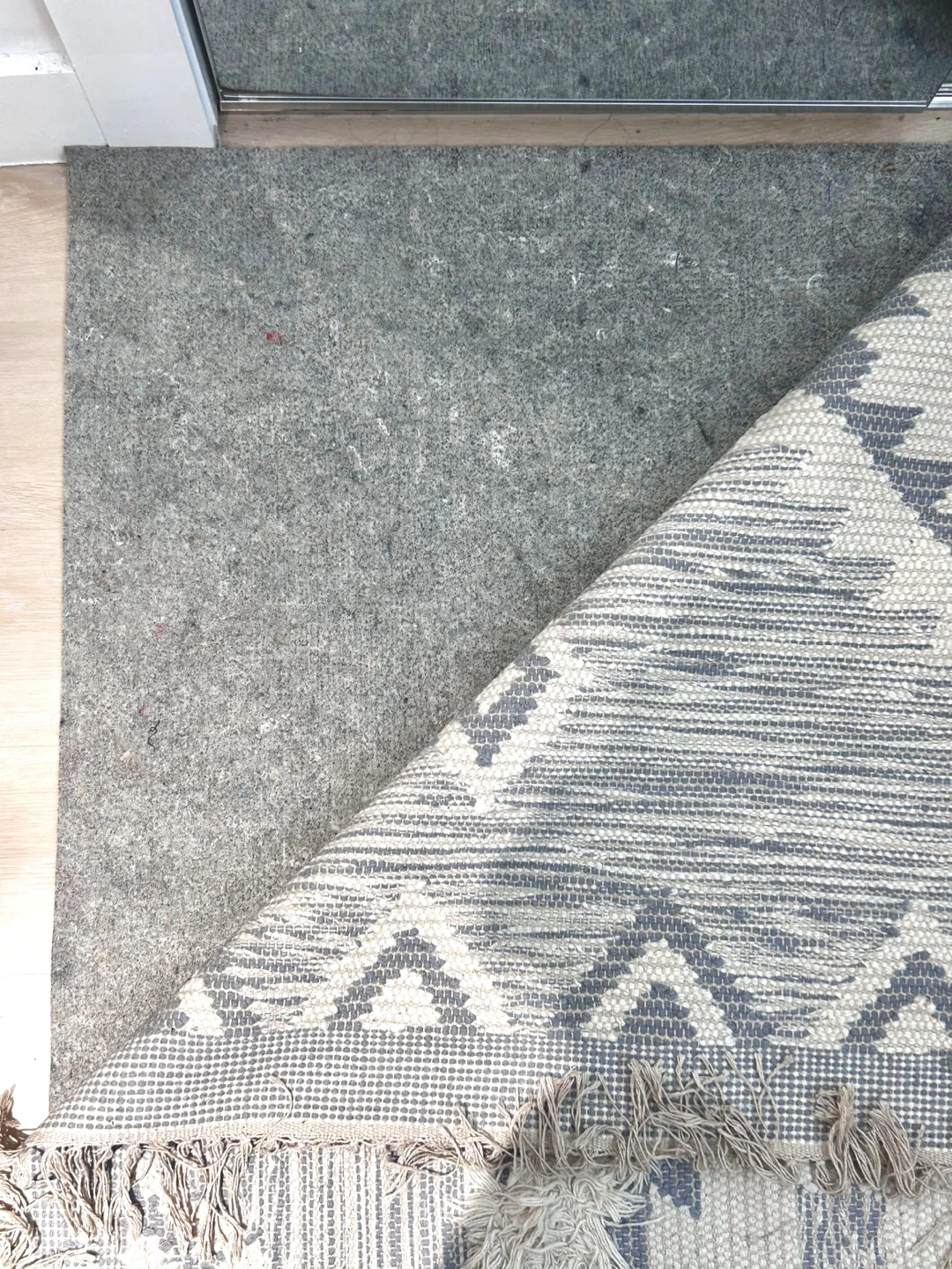 Handmade 6x6” area rug with premium non slip pad - photo 3