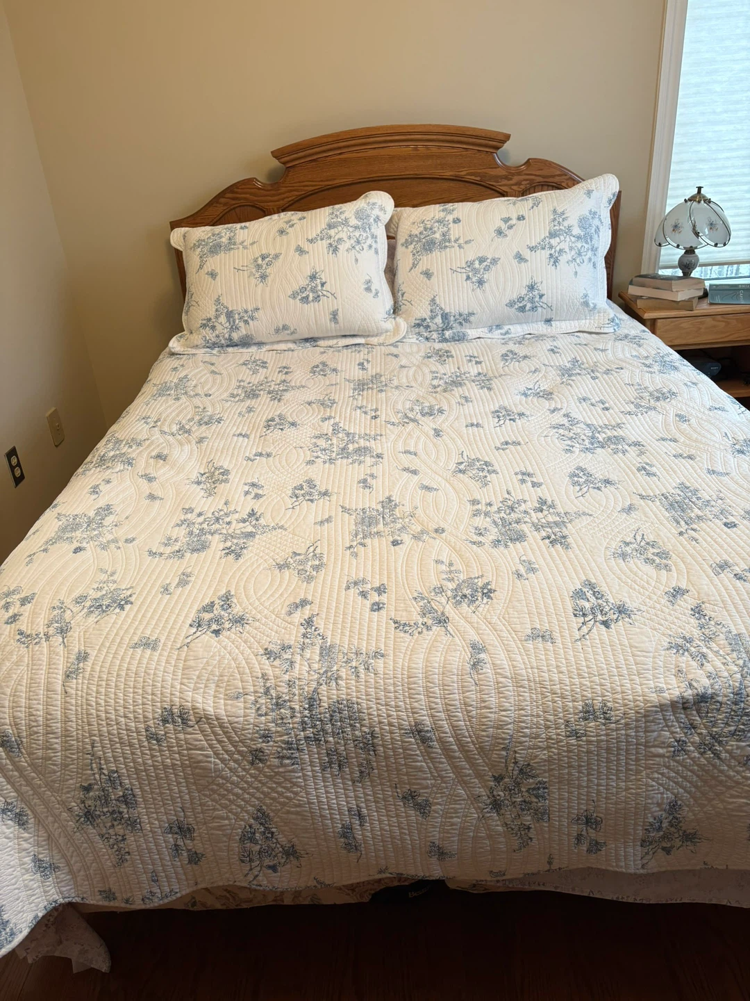 Queen Size Quilt with Pillow Shams