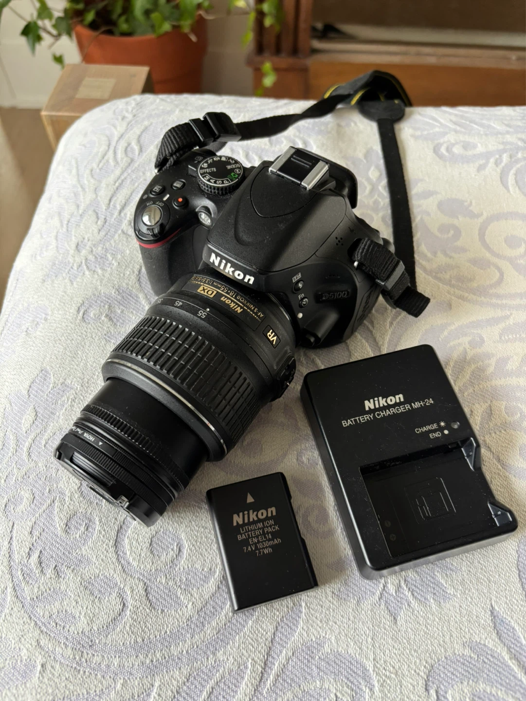 Nikon D5100 DSLR Camera with 18-55mm VR Lens Kit - photo 2