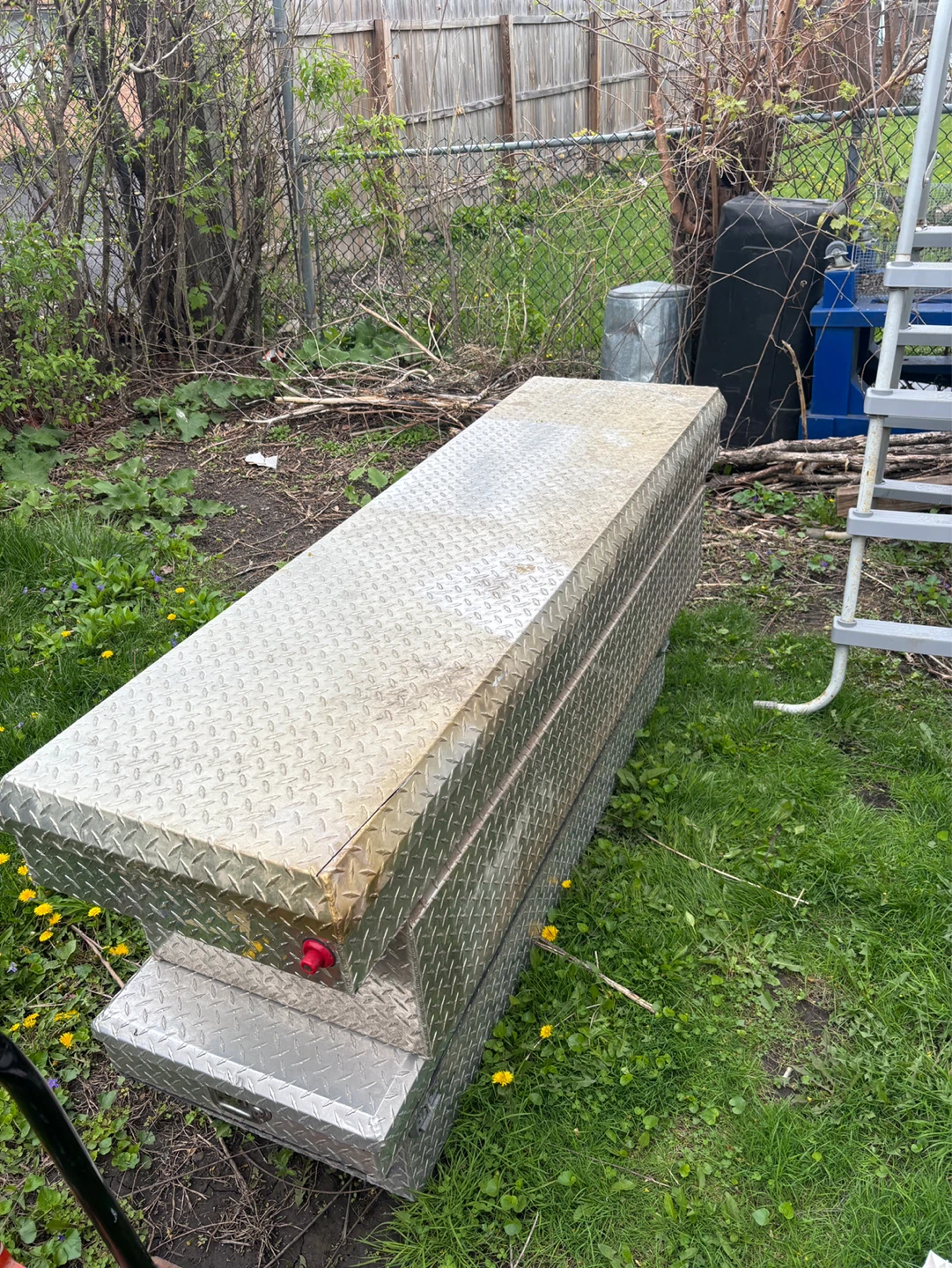 Diamond Plate Aluminum Truck Tool Box - photo 2