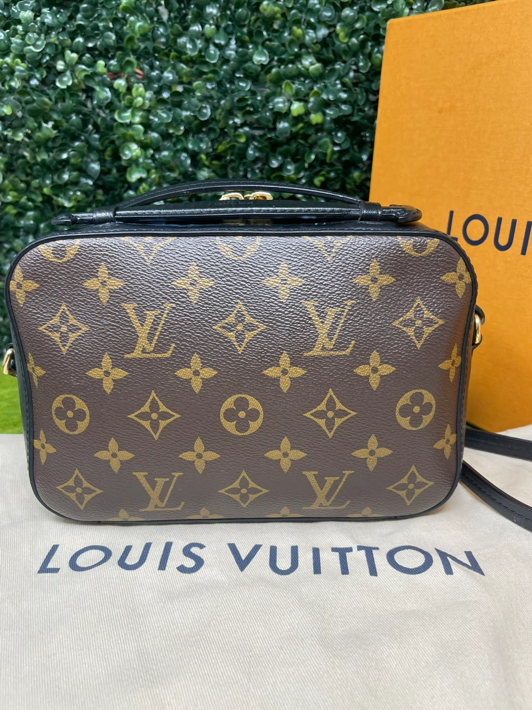 Authentic Louis Vuitton Saintonge black - photo 3