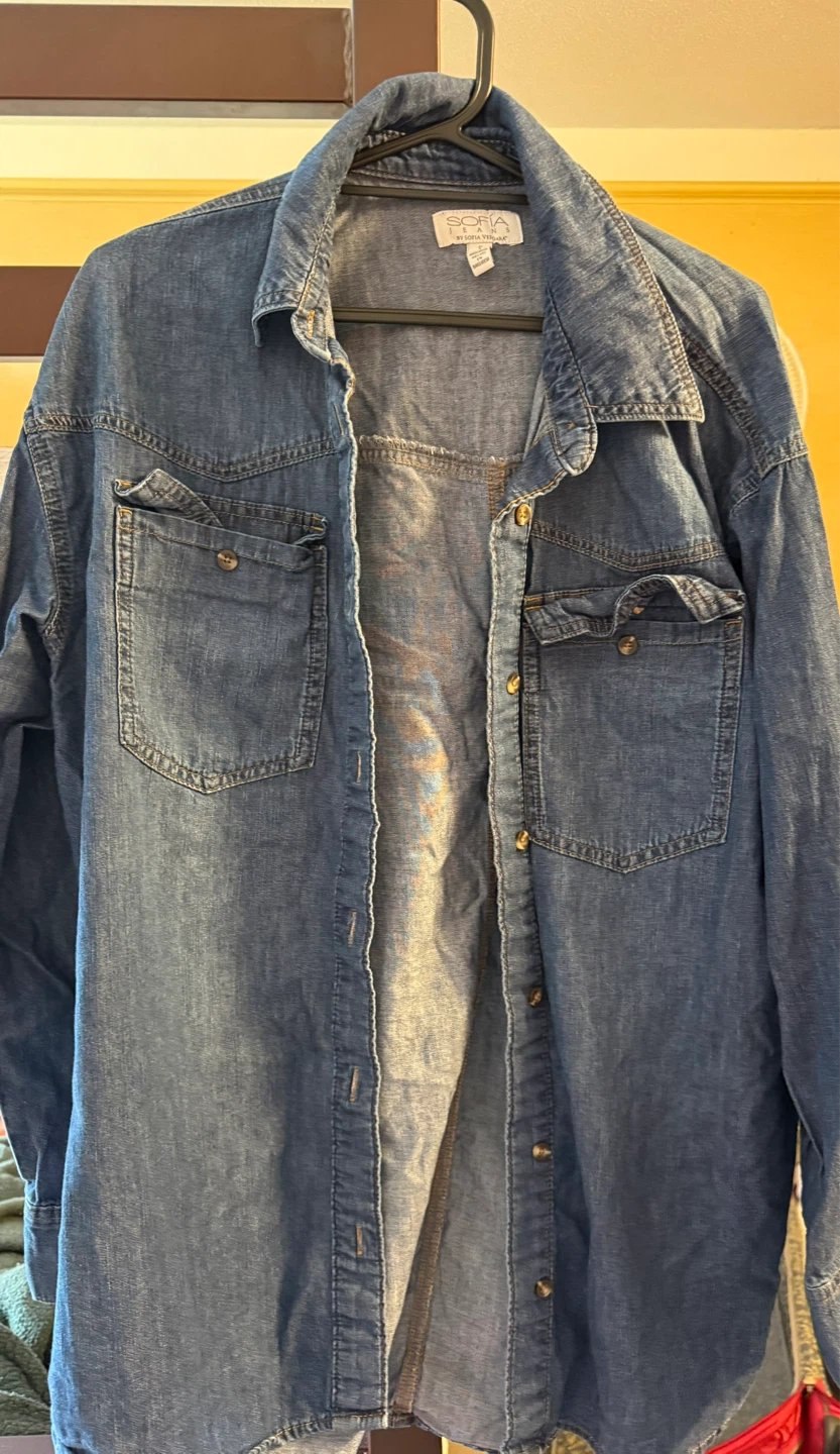 📛Sofia Vergara Denim Button-Up Shirt - Women’s S📛