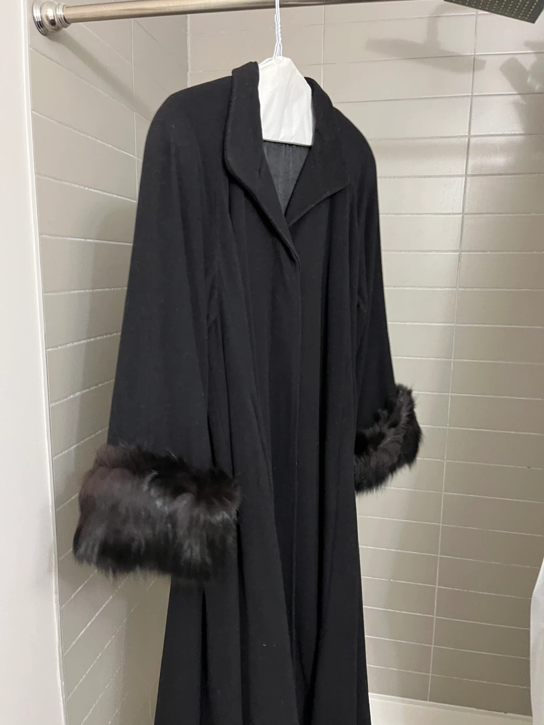 Woman’s Felt coat with firm trim sleeves