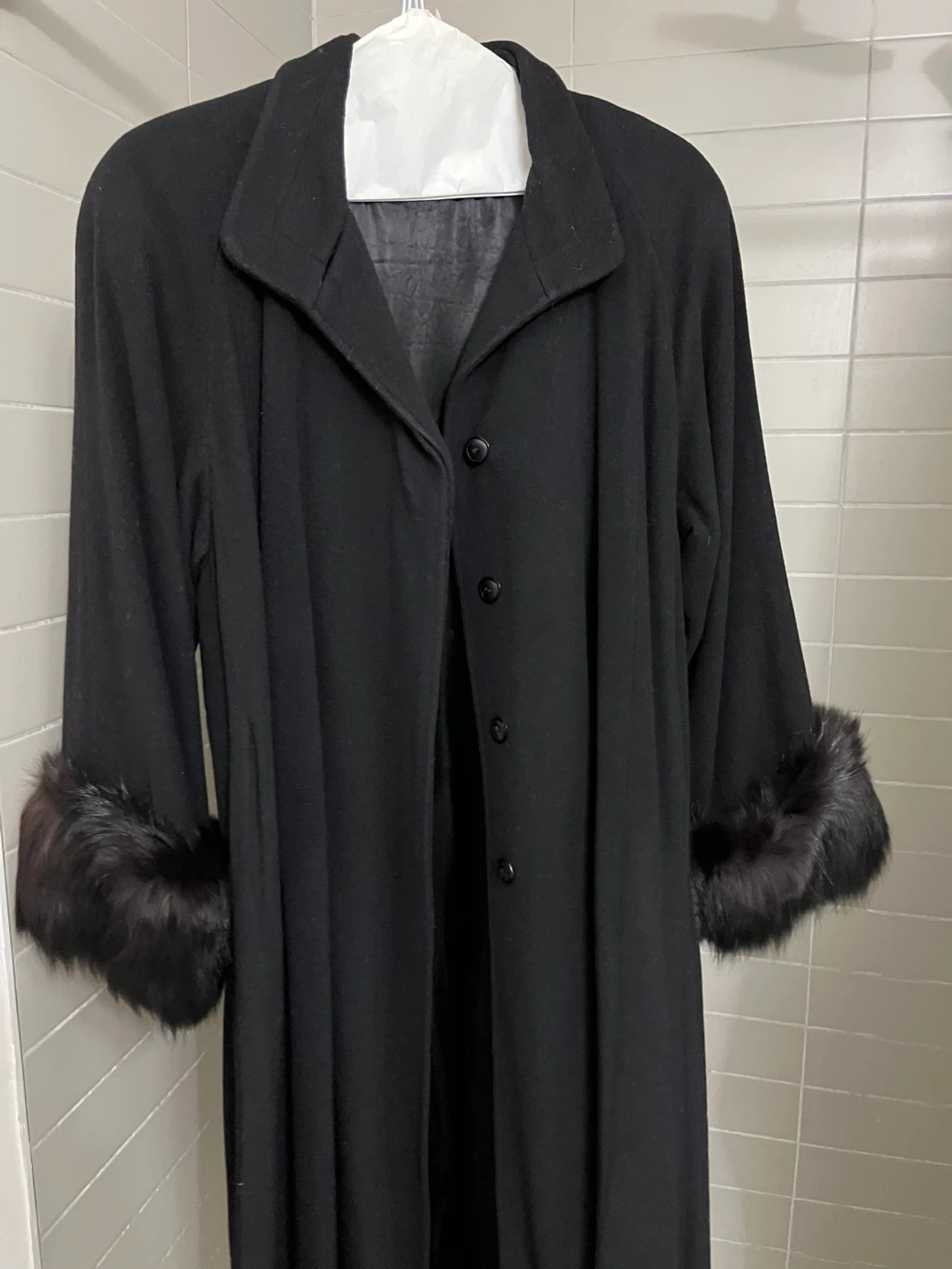 Woman’s Felt coat with firm trim sleeves - photo 2