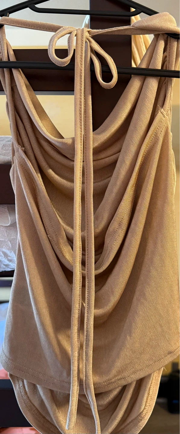 ♨️SHEIN Beige Open Back Halter Top – Size M♨️ - photo 2