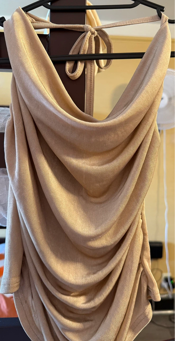 ♨️SHEIN Beige Open Back Halter Top – Size M♨️