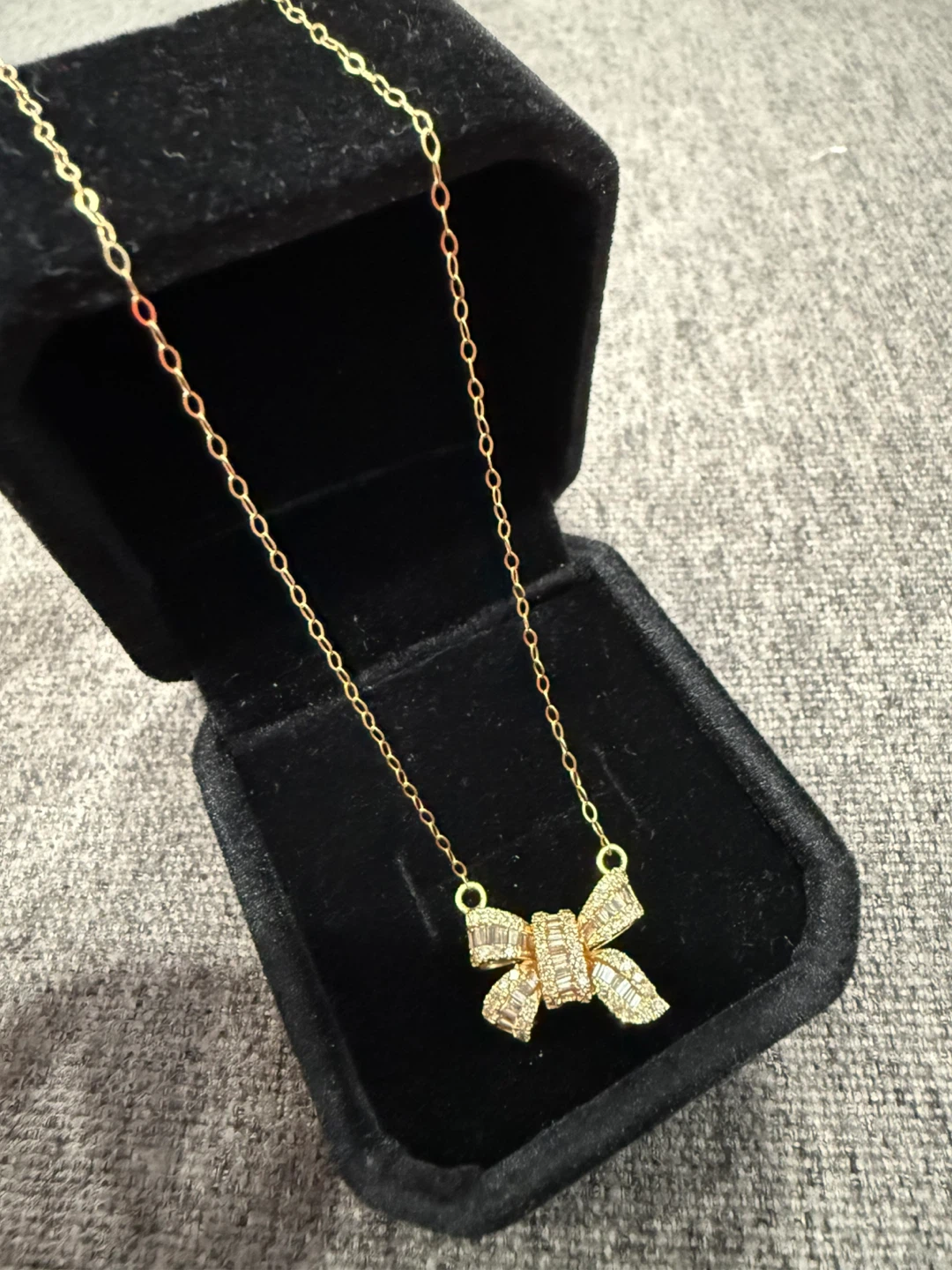 Pure 18K Gold Necklace Ribbon Pendant with Natural Diamonds