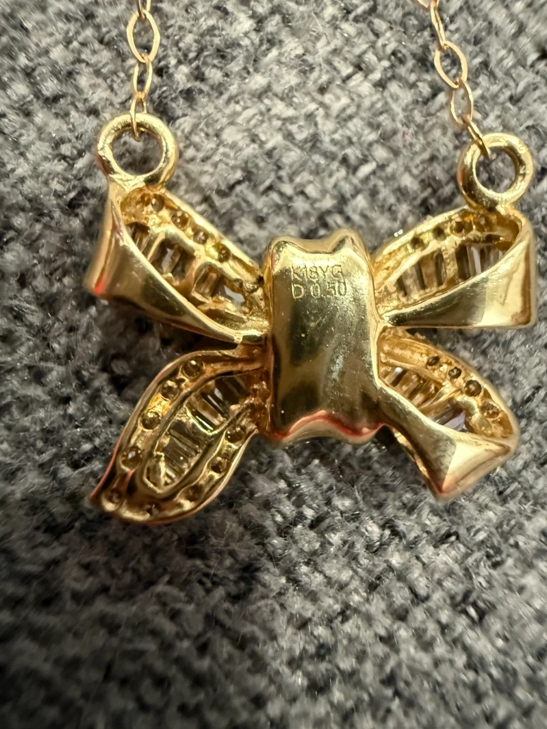 Pure 18K Gold Necklace Ribbon Pendant with Natural Diamonds - photo 3