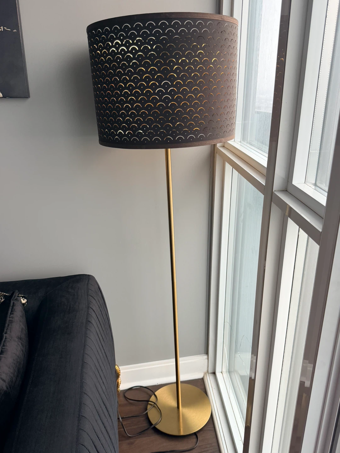 🌱 Gold Floor Lamp with Black Scalloped Shade