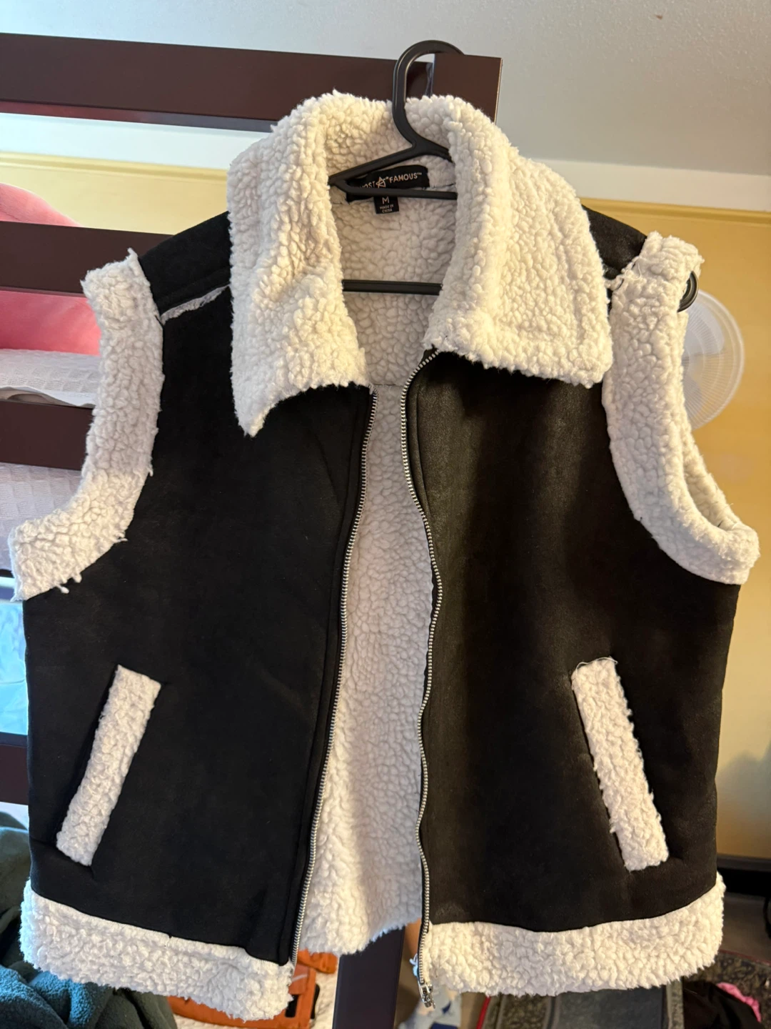 💯Women’s Black Sherpa Lined Vest – Medium💯