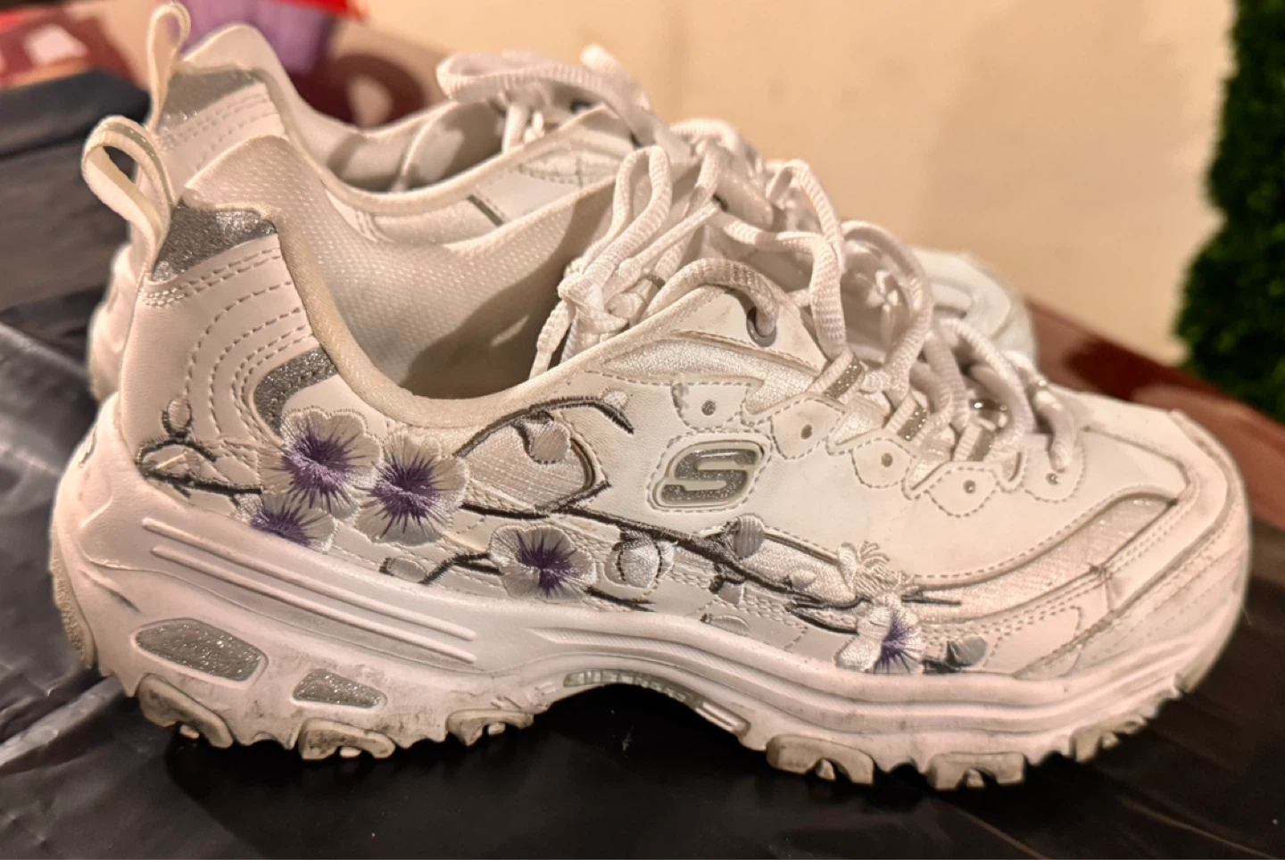 Skechers Women's White Floral Sneakers Size 8.5