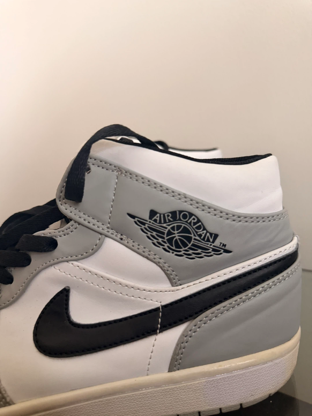 Air Jordan 1 Mid “Light Smoke Grey” – Size 10 (US) - photo 3