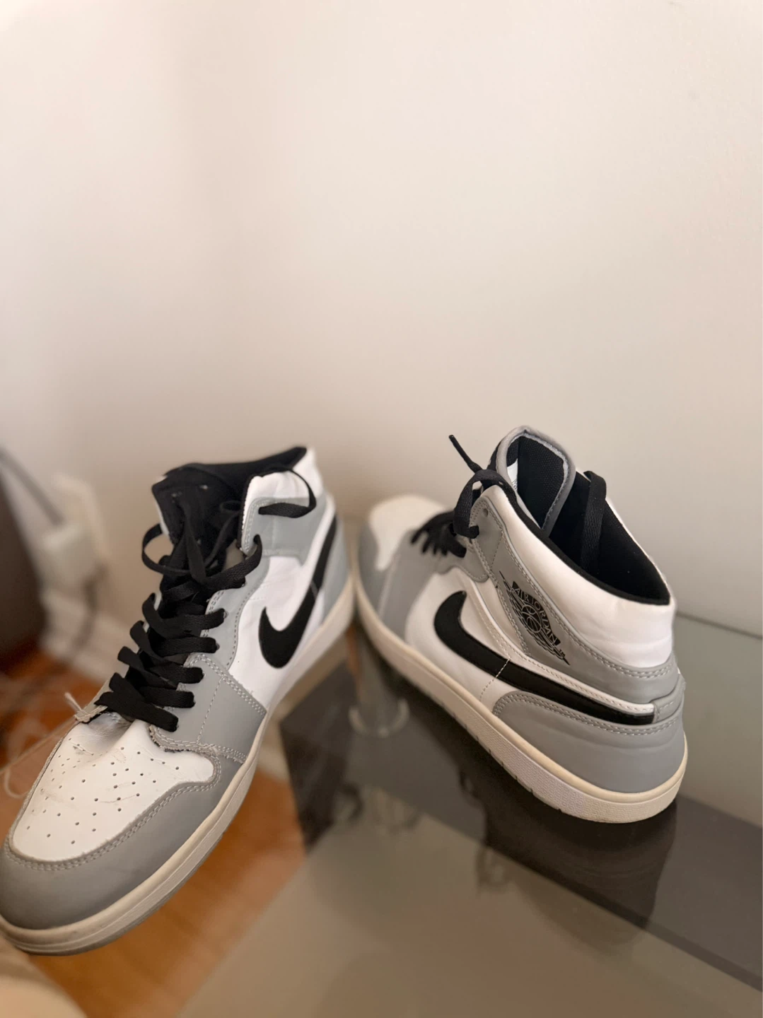 Air Jordan 1 Mid “Light Smoke Grey” – Size 10 (US)