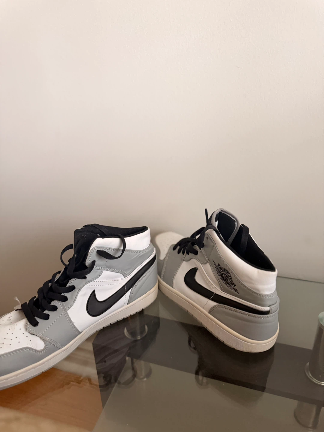 Air Jordan 1 Mid “Light Smoke Grey” – Size 10 (US) - photo 2
