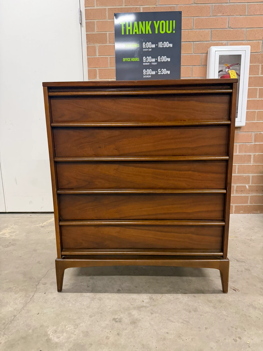 Lane Mid-Century Modern Tallboy 5-Drawer Dresser
