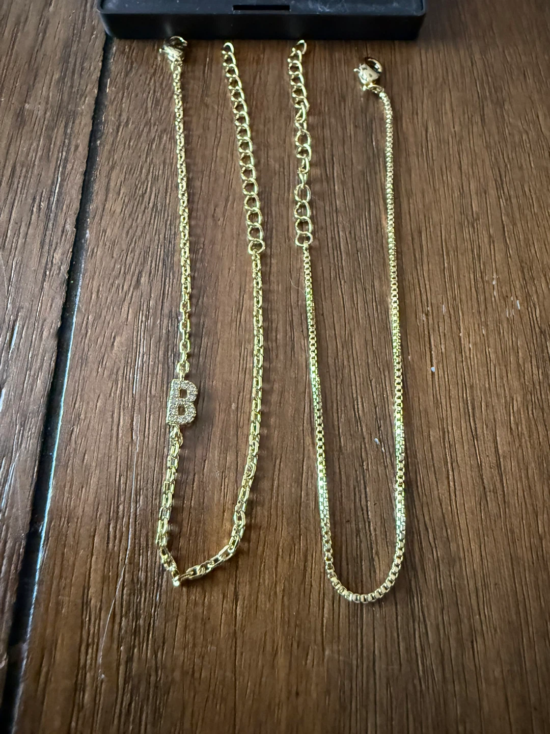 Gold-tone bracelet with 'B' initial charm 🌱