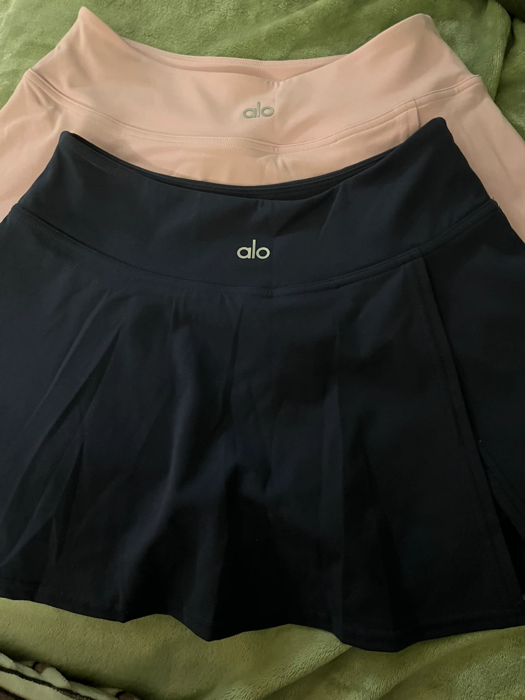 Alo Yoga Tennis Skirt Bundle - Black & Pink