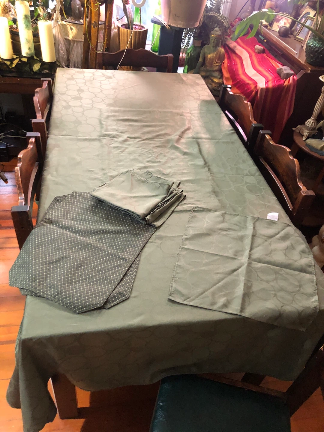 Sage Green Table Cloth with Napkins. Cuisinart