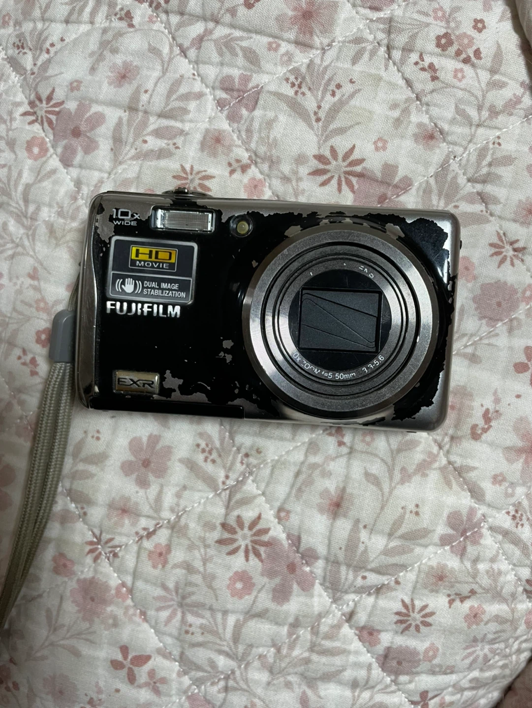 FUJIFILM FinePix F80EXR - Vintage/Retro digital camera - Y2K