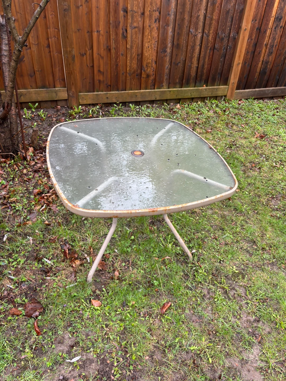 Outdoor patio chairs X2 with grey cushions and table - photo 3