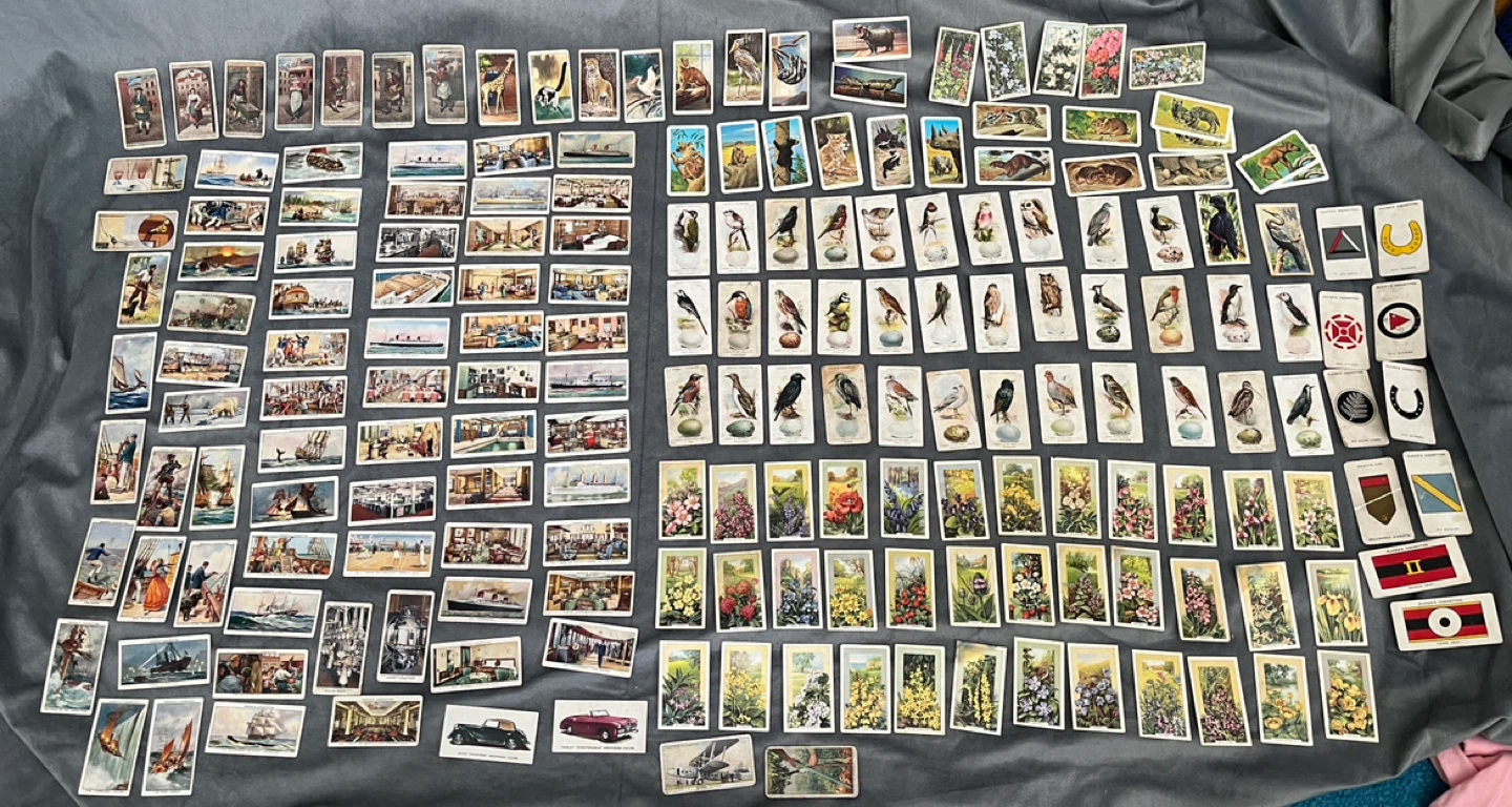 Lot of antique cigarette cards