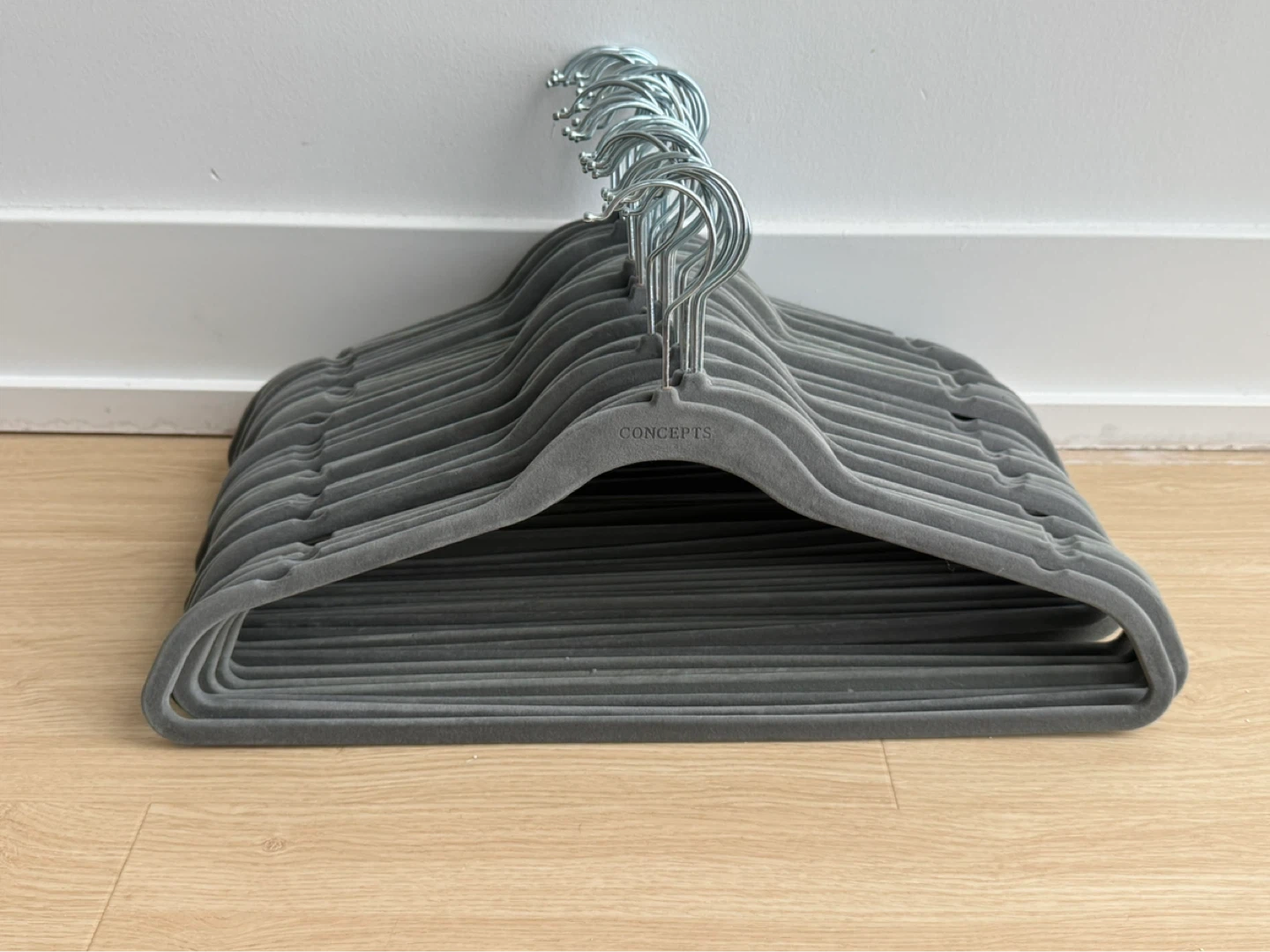 40 Grey Velvet Non-slip Hangers - photo 2