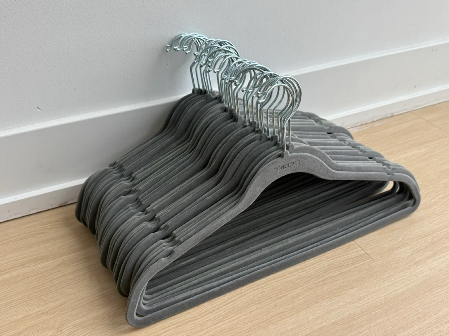40 Grey Velvet Non-slip Hangers - photo 3