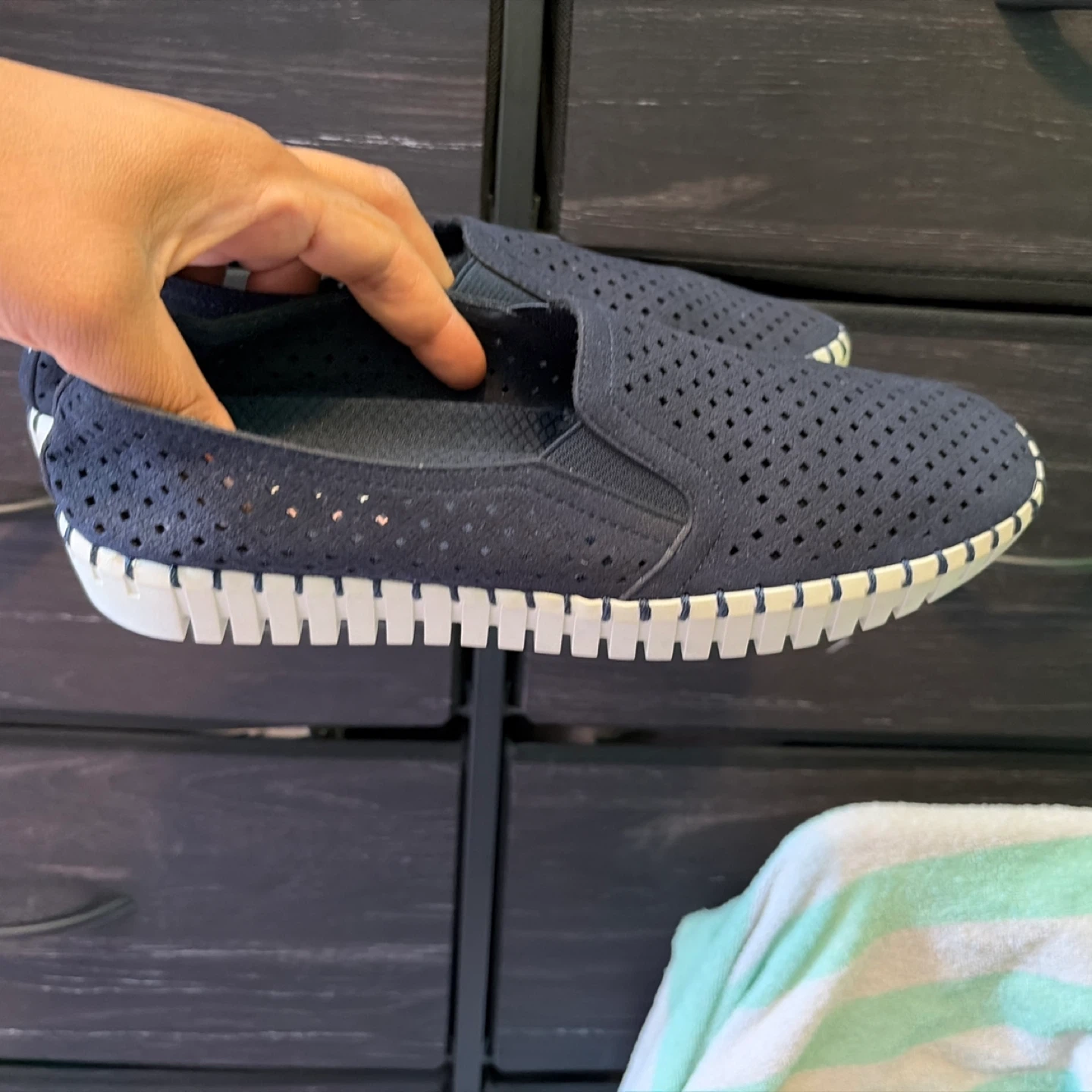 Sketchers slip on shoes size 8 🌱