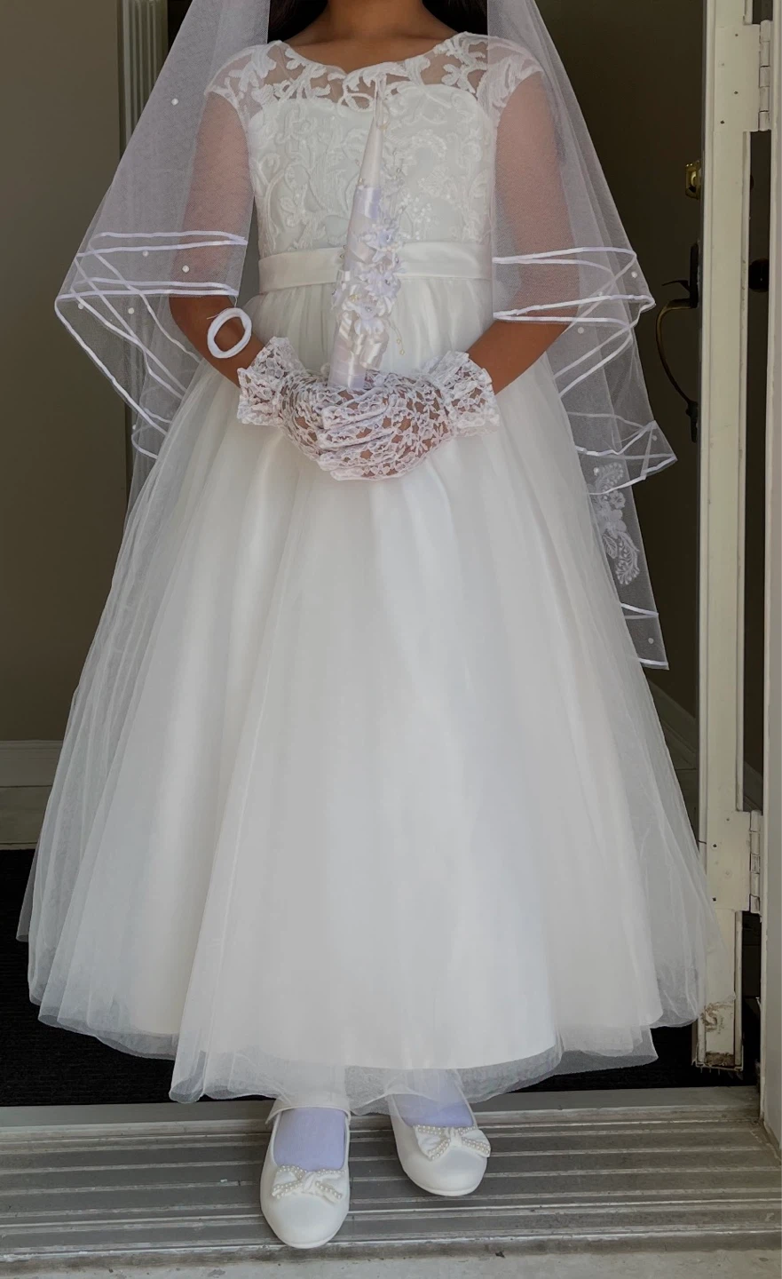 White Communion dress with Veil, Gloves & white shoes - photo 5