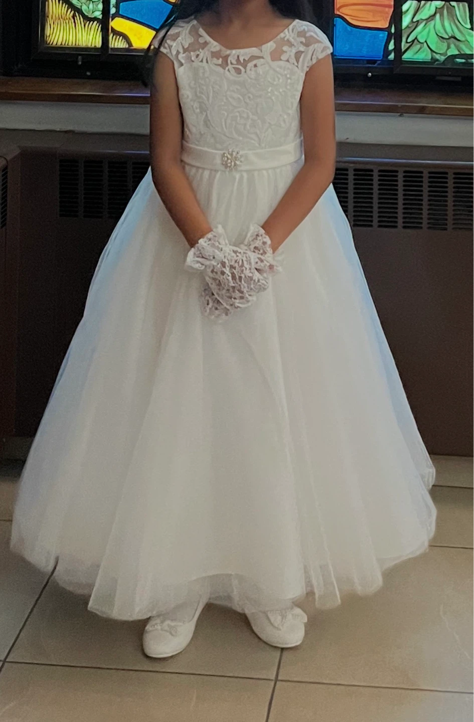White Communion dress with Veil, Gloves & white shoes - photo 3