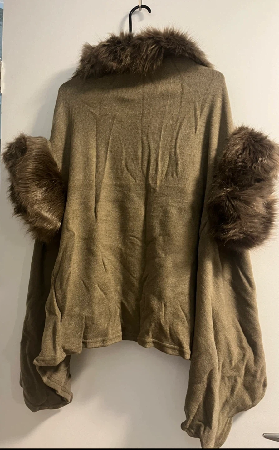 Poncho with Faux Fur Trim by Orange - photo 4
