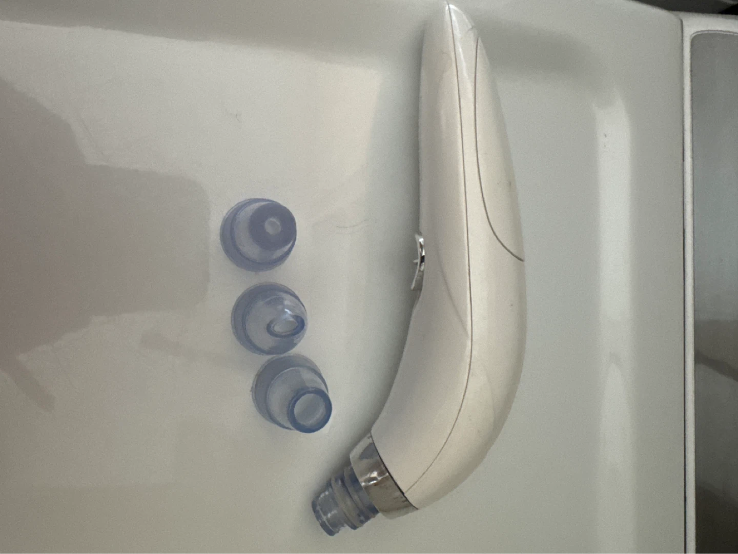 🌱 White Electric Pore Vacuum with 3 Attachments