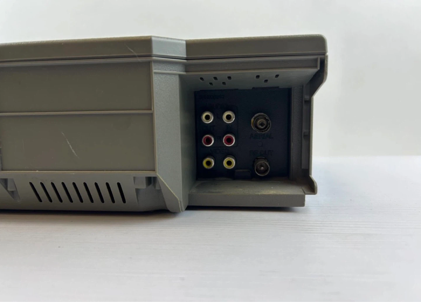 Hitachi FX695E 6-Head Hi-Fi VCR - photo 3