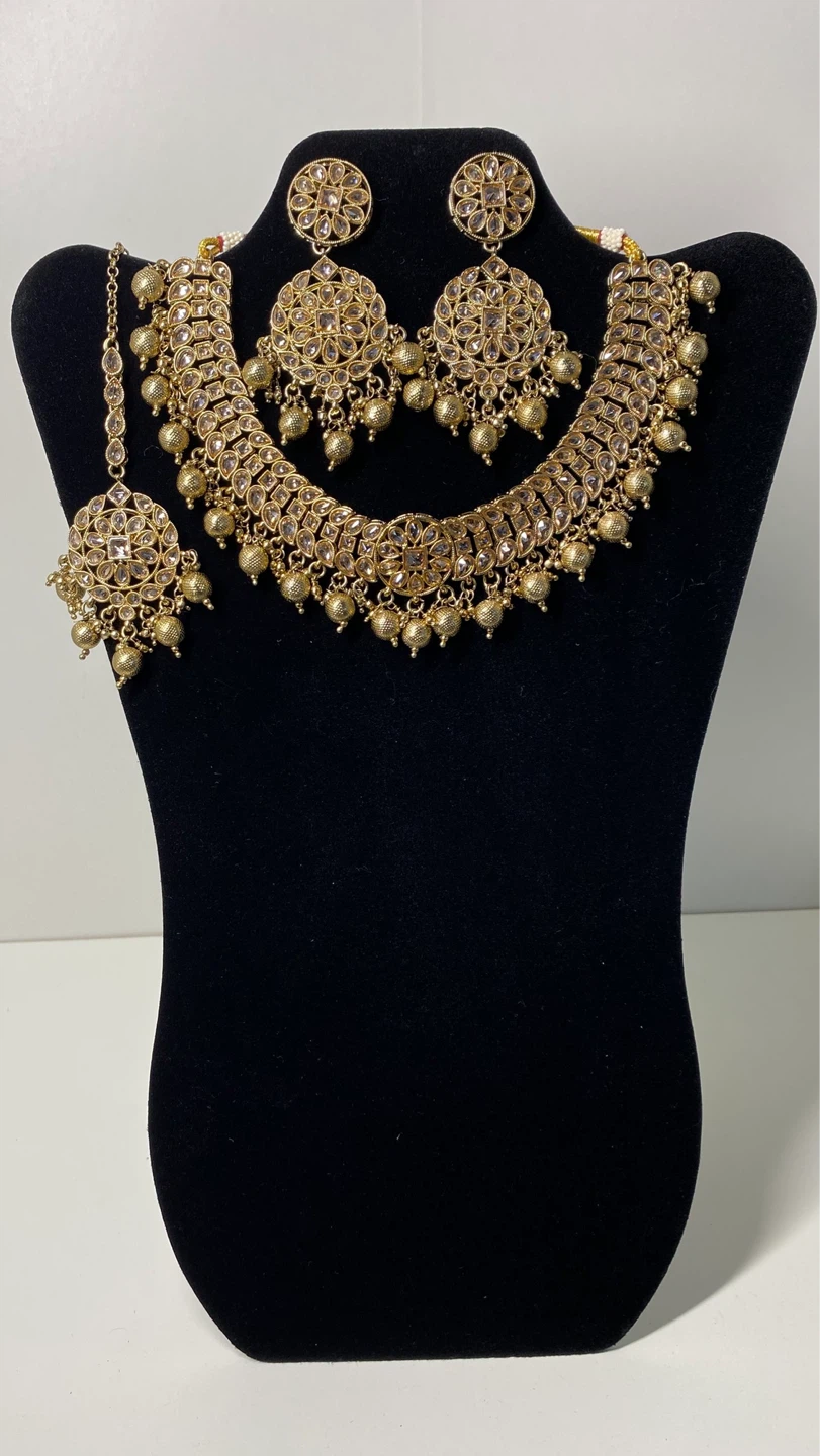 Gold-toned Kundan Necklace Set with Earrings and Tikka - photo 5