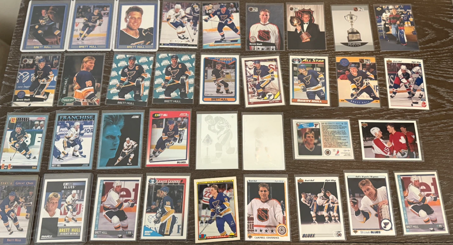 Collection of Brett Hull Hockey Cards- 25 Cards